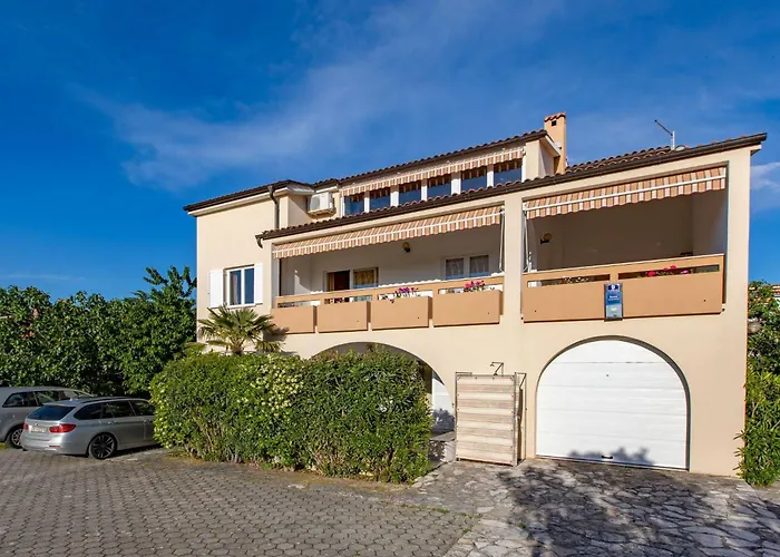 Schoene Mira 2 By Interhome Lägenhet Punat