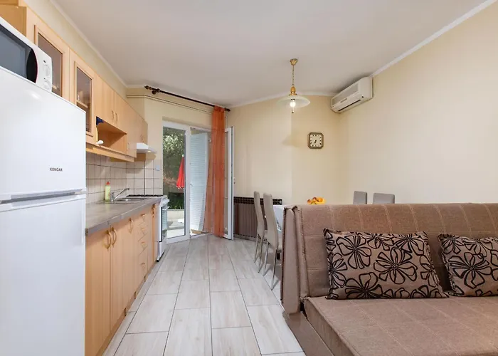 Schoene Mira 2 By Interhome Lägenhet Punat